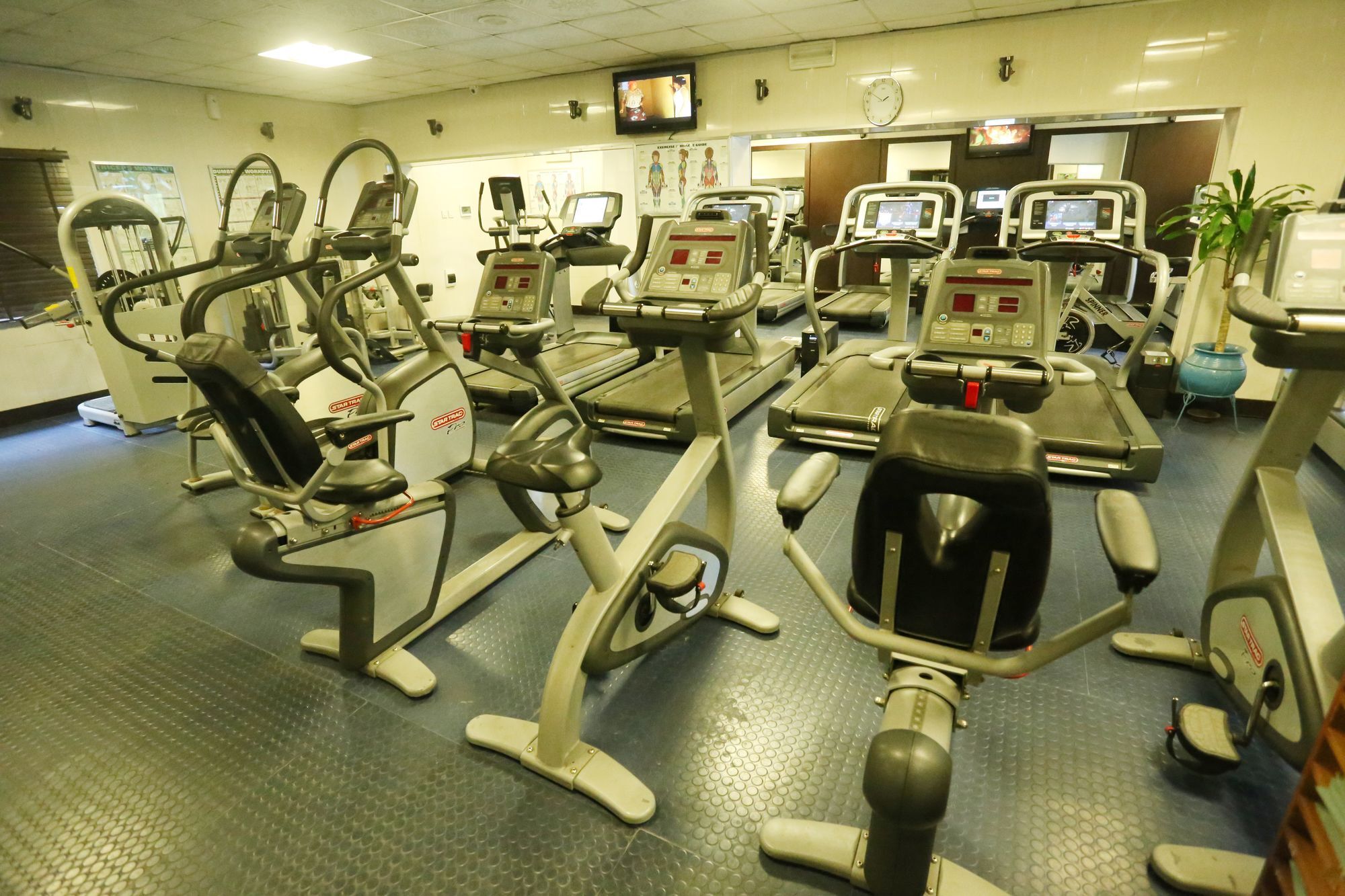Sunfit - Fitness, Spa, Accommodation Aliayabiagba Экстерьер фото